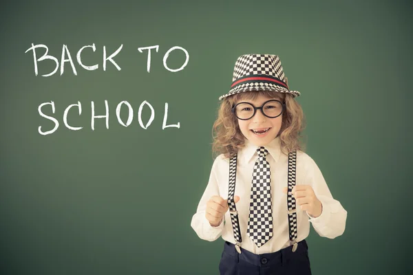 Niño contra señal de vuelta a la escuela — Foto de Stock