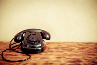 siyah retro telefon