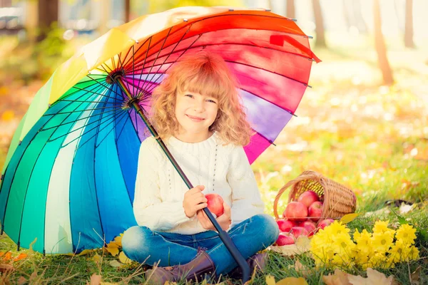 Child in autumn park — Stock Photo, Image