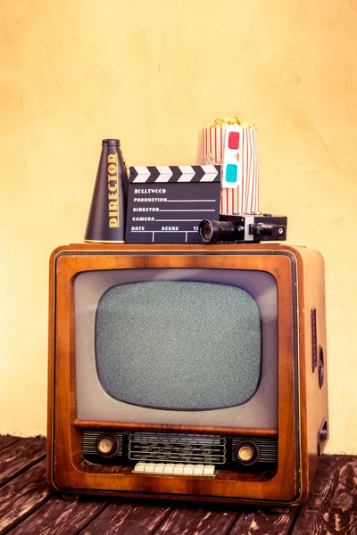 Retro Tv met leeg scherm — Stockfoto