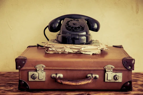 Retro phone on  suitcase — Stock Photo, Image