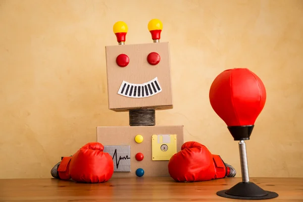 Смешной игрушечный робот — стоковое фото