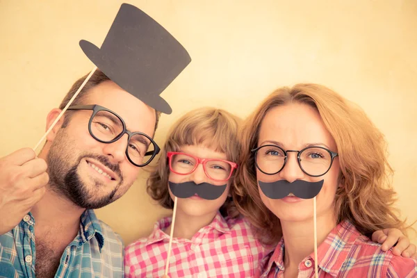 Família com bigode falso — Fotografia de Stock
