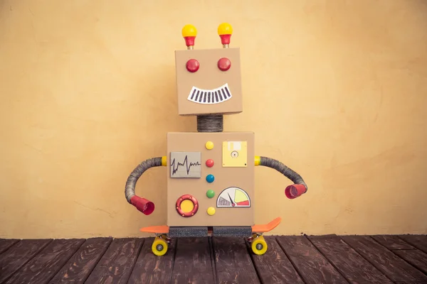 Смешной игрушечный робот — стоковое фото
