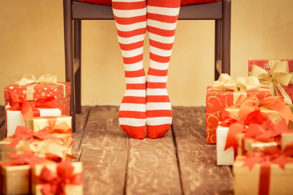 섹시 한 산타 여자 다리 — 스톡 사진