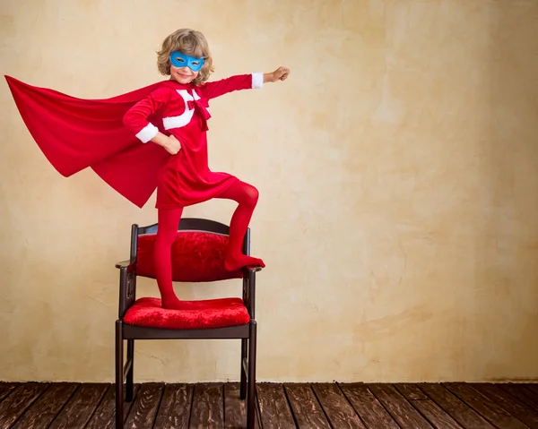 Criança super-herói no Natal — Fotografia de Stock