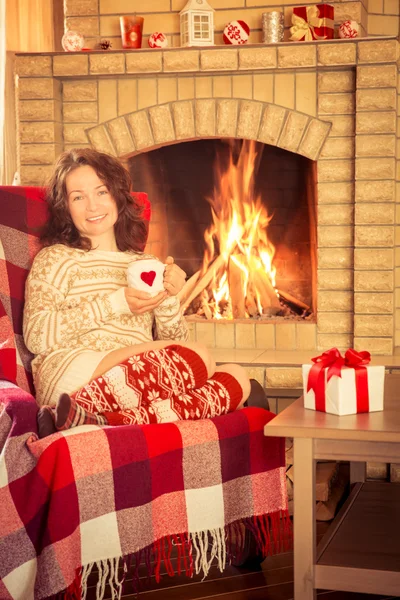 Donna rilassante a casa — Foto Stock