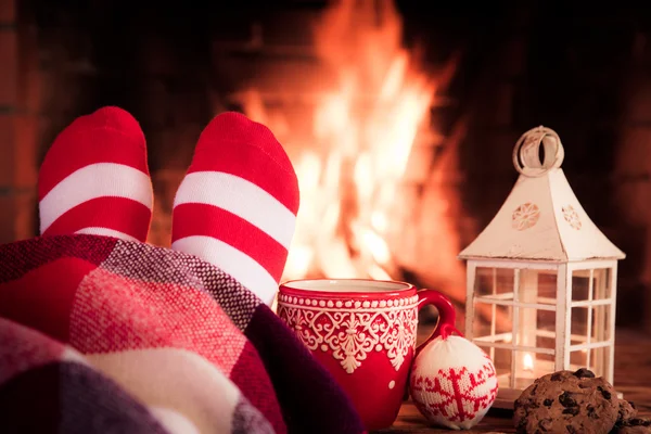 Navidad cerca de chimenea — Foto de Stock