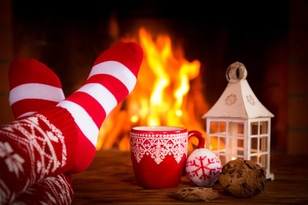 Navidad cerca de chimenea — Foto de Stock