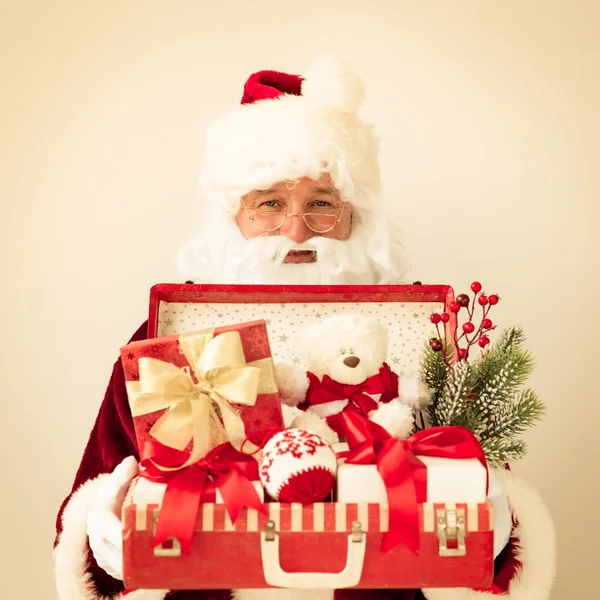 Santa Claus bedrijf koffer — Stockfoto