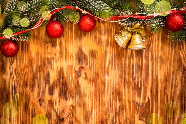 在木头上的圣诞装饰品 — 图库照片