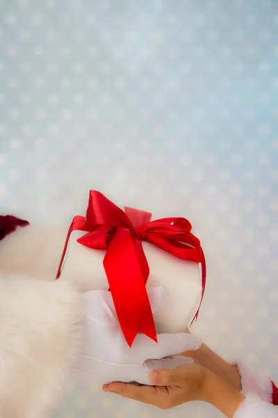 Santa Claus holding gift box — Stock Photo, Image