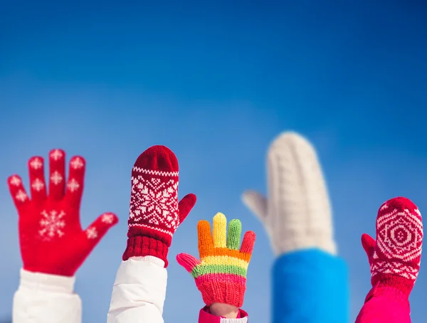 Diversão de inverno familiar — Fotografia de Stock