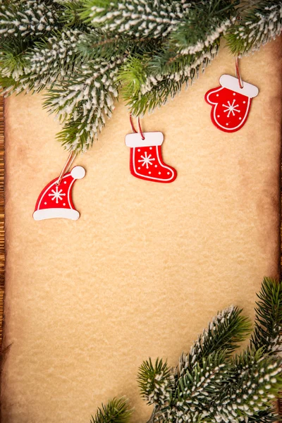 Weihnachtsschmuck auf Papier — Stockfoto