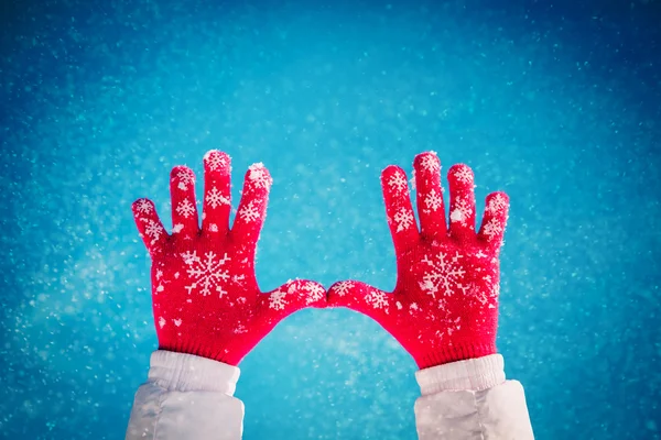 Люди сніжною зимою — стокове фото