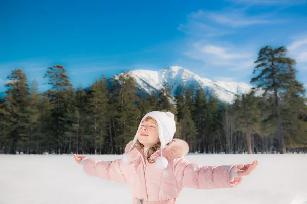 Criança inverno divertido — Fotografia de Stock