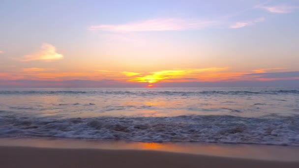 Scen Solnedgång Tropisk Strand Havet Normal Efter Covid Phuket Thailand — Stockvideo