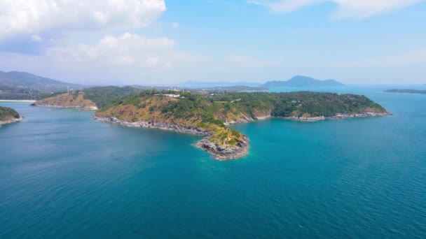 Phuket泰国 泰国普吉岛普吉岛拉瓦伊 Rawai 地标上的海景和海岸无人机场景的景观鸟瞰 2021年1月 — 图库视频影像