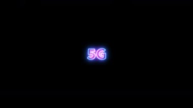 5G Mavi Neon animasyonu. Uzayda siyah arkaplanda neon ışığı. Sosyal medya ve sosyal ağ kavramı