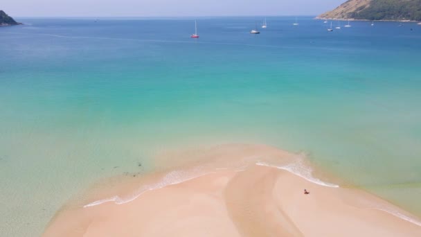 Hög Vinkel Ovanifrån Stranden Sand Och Havsvatten Våg — Stockvideo