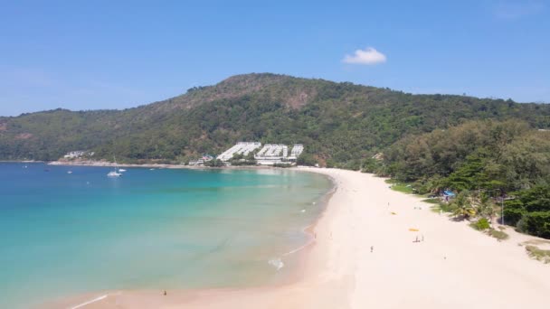 Flygfoto Landskap Strand Hav Kamerabilder Följer Stranden Sommar Resor Phuket — Stockvideo