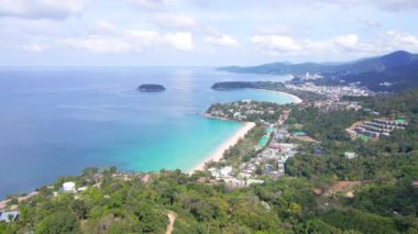 Covid-19 'dan sonra. Phuket Tayland. Tropikal deniz manzaralı okyanus manzarası. Yazın. Cora su altında. Covid-19 'dan sonra yeni normal.