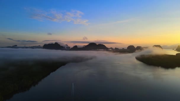 Natuurvideo Geweldige Scène Van Zonsopgang Boven Rivier Berg Natuur Ochtend — Stockvideo