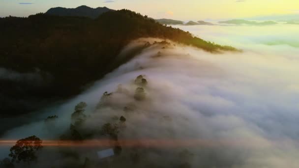 Воздушный Вид Утреннем Восходе Солнца Облака Движения Утреннем Небе Море — стоковое видео