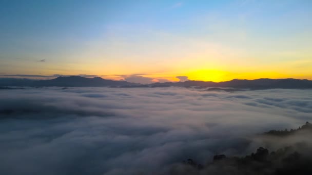 Widok Lotu Ptaka Mgła Wczesnym Rankiem Lub Chmury Krajobraz Czasie — Wideo stockowe
