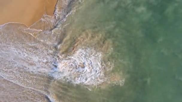 Vista Superior Vista Aérea Drone Sobre Mar Playa Hermosas Olas — Vídeo de stock