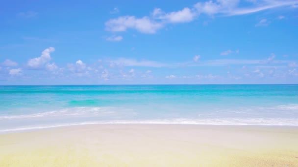 普吉海滩海 夏日阳光下海滩海的景观 在泰国普吉的卡隆海滩4K Uhd Video Clip — 图库视频影像