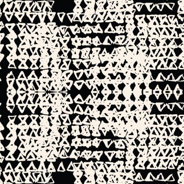 Üçgen boyalı desen. Shibori siyah beyaz arka plan. Geometrik Çin mürekkebi doğal baskı. Organik Japon tasarımı. Suluboya Endonezya fayansı. Üçgen kusursuz desen. Japon kimonosu baskısı.
