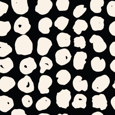 Beyaz siyah nokta deseni. Vektör shibori dairesi kusursuz iz. Organik hipster batik geçmişi. Boyalı fayans. Geometrik sevimli Japon deseni. Rastgele çizilmiş doğrusal tasarım. Kimono suluboya