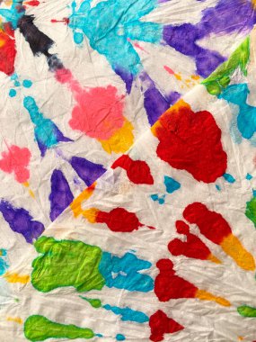 Mavi, Kırmızı ve Sarı Özgürlük Kıvrımlı Girdap. Boho Boyalı Kıyafetler. Reggae Suluboya Efekti. Boya sarmalı arka plan. Hippi Batic. Canlı Haight San Francisco Swatch. Psikedelik Girdap Tekstili.