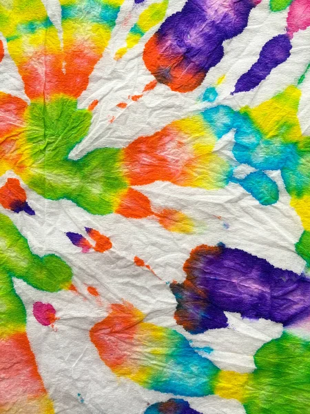 Psikedelik girdap tekstili. Hippi Batic. Canlı Haight San Francisco Swatch. Özgürlük Girdabı 'nı bağladı. Boho Boyalı Kıyafetler. Reggae Suluboya Efekti. Boya sarmalı arka plan. Mavi, Kırmızı ve Sarı