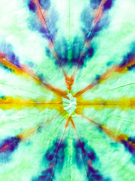 Psikedelik girdap tekstili. Yeşil ve Turkuaz kravat boyalı sarmal arka plan. Hippi Batic. Canlı Haight San Francisco Swatch. Özgürlük Girdabı 'nı bağladı. Boho Boyalı Kıyafetler. Reggae Suluboya Efekti.