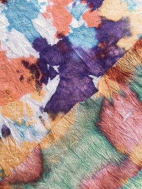 Boya sarmalı arka plan. Yeşil, Kırmızı ve Mavi Psikedelik Girdap Tekstili. Hippi Batic. Canlı Haight San Francisco Swatch. Özgürlük Girdabı 'nı bağladı. Boho Boyalı Kıyafetler. Reggae Suluboya Efekti.