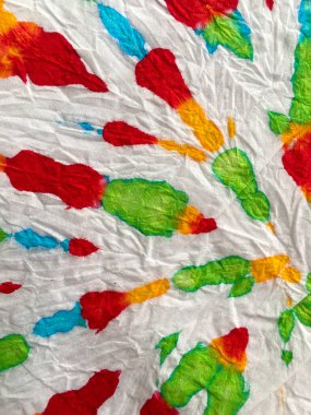 Mavi, Kırmızı ve Sarı Hippi Batic. Canlı Haight San Francisco Swatch. Özgürlük Girdabı 'nı bağladı. Boho Boyalı Kıyafetler. Reggae Suluboya Efekti. Psikedelik girdap tekstili. Boyalı Sarmal Arkaplan Bağla.