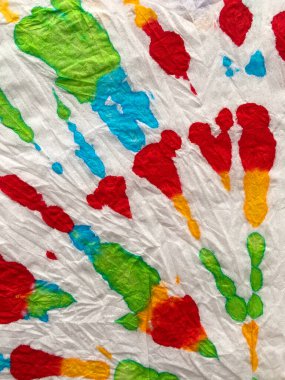 Mavi, Kırmızı ve Sarı Hippi Batic. Canlı Haight San Francisco Swatch. Psikedelik girdap tekstili. Özgürlük Girdabı 'nı bağladı. Boho Boyalı Kıyafetler. Reggae Suluboya Efekti. Boyalı Sarmal Arkaplan Bağla.