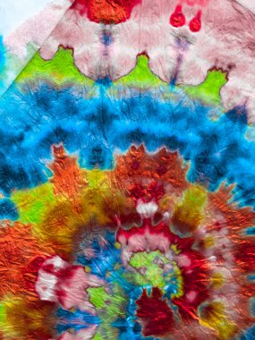 Kırmızı ve İndigo Hippi Batic. Canlı Haight San Francisco Swatch. Özgürlük Girdabı 'nı bağladı. Boho Boyalı Kıyafetler. Reggae Suluboya Efekti. Boya sarmalı arka plan. Psikedelik Girdap Tekstili.