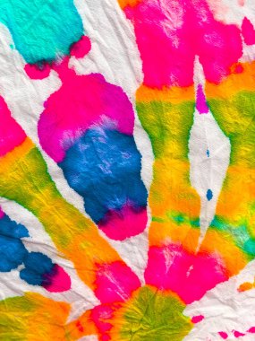 Mavi, kırmızı ve sarı kravatlı sarmal arka plan. Özgürlük Girdabı 'nı bağladı. Boho Boyalı Kıyafetler. Reggae Suluboya Efekti. Psikedelik girdap tekstili. Hippi Batic. Canlı Haight San Francisco Swatch. 