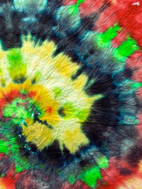 Psikedelik girdap tekstili. Boya sarmalı arka plan. Yeşil ve Kırmızı Özgürlük girdap oluşturdu. Boho Boyalı Kıyafetler. Reggae Suluboya Efekti. Hippi Batic. Canlı Haight San Francisco Swatch. 