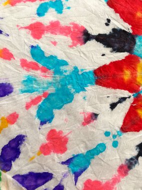 Psikedelik girdap tekstili. Boya sarmalı arka plan. Özgürlük Girdabı 'nı bağladı. Boho Boyalı Kıyafetler. Reggae Suluboya Efekti. Mavi, Kırmızı ve Sarı Hippi Batic. Canlı Haight San Francisco Swatch. 