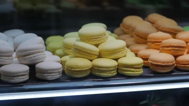 Macarons colorés de boulangerie — Video