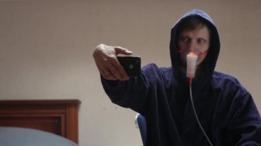Hasta Selfie Çekiyor.
