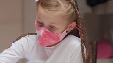 Maskeli Kız Öğrenme