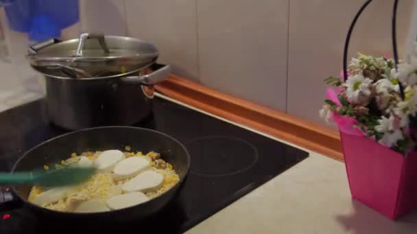 Cozinhar o jantar Time Lapse — Vídeo de Stock