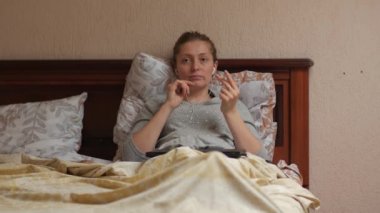 Kulaklıklı Kadın Arıyor