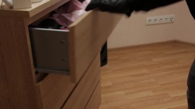 Hırsız Para Arıyor