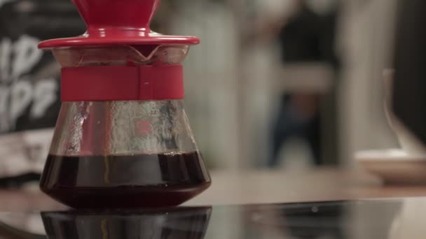 Drip koffie brouwen — Stockvideo